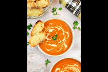 Creamy Butternut Squash & Red Pepper Soup #healthysouprecipes #easysouprecipes #healthydinnerideas