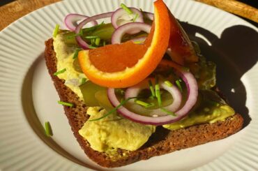 Sandwich with Pickled Onion & Orange | Nordic Toast Idea