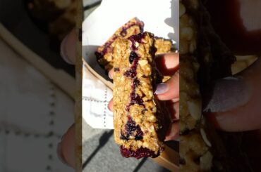 Best Blueberry Oat Bars I cannot stop making! #healthysnacks