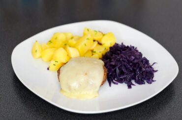 How to Make a Healthy Burger Meal with Cabbage & Potatoes for Clear Skin