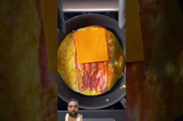 #cooking #food #egg #breakfast #recipe #asmreating #mukbang #eating #asmr #crispyzingerburger