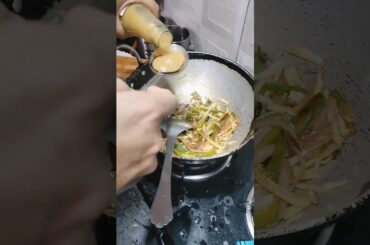 Aaj chowmein banai#chowmein#recipe#cooking#shorts#ytshorts#reels#streetfood#healthy