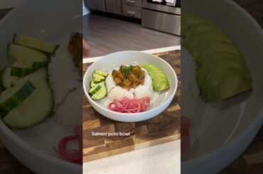 High protein low calorie dinner: salmon poke bowl #healthyfood #cookingrecipes #healthy #recipe