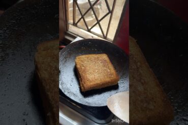 Tasty potato sandwich #sandwich #streetfood #streetstylesandwich #breakfast #potatosandwich#healthy