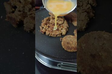 Healthy breakfast ideas, leftover kabab se banaya burger #nashta #recipe #new #trend #shorts #video