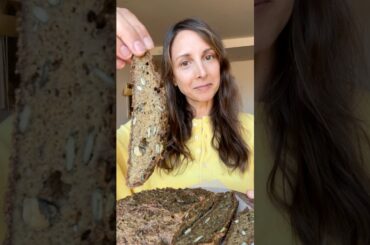 BEST BREAD! @cookingforpeanuts GLUTEN-FREE QUINIA BREAD so delicious! Lowers cholesterol, protein