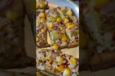 Trending recipe of cheesy garlic bread #shorts #youtubeshorts #cheese #garlic #bread #garlicbread