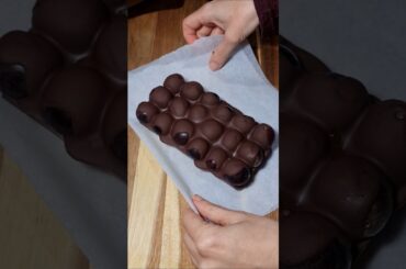 Viral Chocolate Grape Bark Recipe (Only 2 Ingredients!)