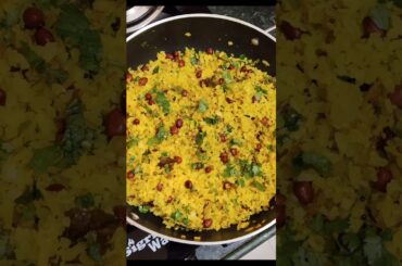 Poha Recipe | Quick and healthy Breakfast Recipes #ytshorts #poharecipe