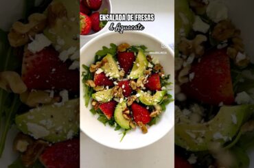 ENSALADA DE FRESAS Y AGUACATE #fruit #salad #snacks #lunch #foodie #food #healthy #recipe #recetas