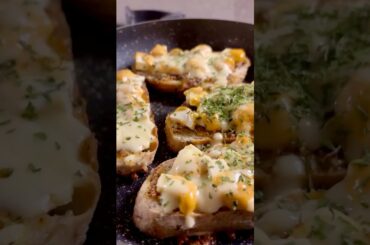Easy cheesy garlic bread #garlicbread #food #recipe #shorts #shortvideo #shortsfeed #youtubeshorts
