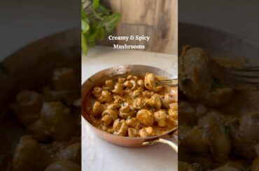 Do you love creamy and spicy mushrooms ? #recipe#mushrooms#cafe#chef#yummy