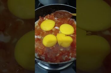 egg curry and chapati #dinnerrecipes#trendingshorts#viralshort#eggcurry#chapathi#tasty#healthy#yummy