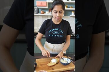 Vegetarian Protein Rich Healthy Open Sandwich, Caramelised Onion Toast #recipe #breakfast #protein