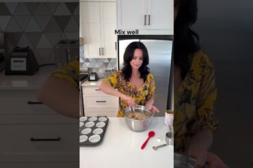 Pumpkin oat breakfast cups. Bake at 380C for 20 min. High fiber, low in calories!