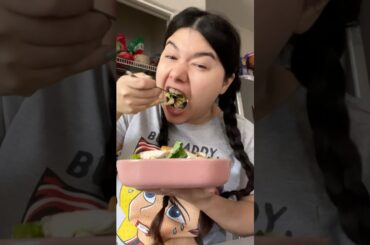 unhinging my jaw for this salad - day 24/90 #whatieatinaday #weightlossjourney #dayinmylife