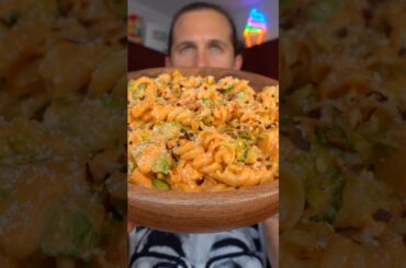 460 Calorie Roasted Red Pepper Pasta Salad #mealprep #lowcalorie #highprotein #macrofriendly