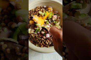 Healthy summer salad recipe with mango, avocado and sprouts #proteinrecipe #saladrecipe #mangorecipe