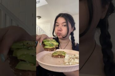 Actually prefer the keto bread #whatieatinaday #weightlossjourney #dayinmylife