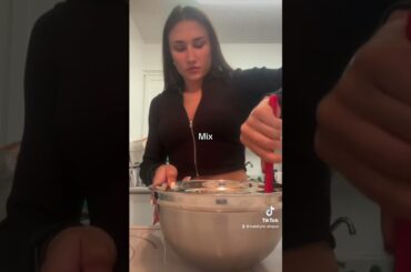 A must try low calorie muffin recipe! Quick and easy! #muffins #baking #recipe #healthy #lowcalorie