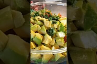 Healthy Apple Avocado Salad + Light Lemon Salt Dressen Salad Recipe