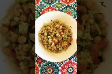 Healthy Chickpea salad bowl | High protein Chana salad #quickandeasyrecipe #saladbowl #shorts #yum