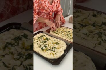 I have finally mastered the easiest focaccia recipe! Should I share HOW I make mine!? #focaccia