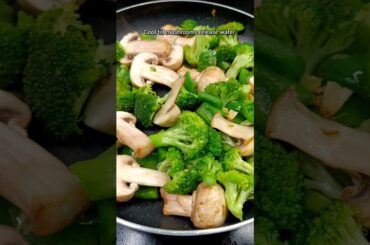 DISCOVER The Perfect Broccoli & Mushroom Salad Recipe! #diet