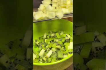 Quick and Easy Fruit Salad #kiwi #fruitsalad #healthyrecipes #fruit