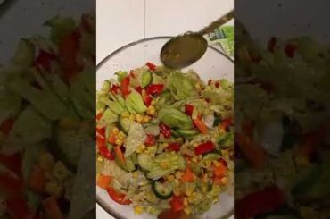 salads are healthy // What can't miss in your salad?