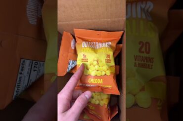 Healthy cheeseball snack idea to replace junk food #healthysnacks #snacks