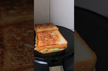 Avacado toast#food #shortsfeed #shortsvideo #avacado #breakfast #bread #quickmeals #ytshorts #shorts