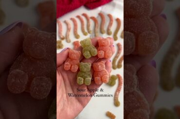 Healthy Sour Apple & Sour Watermelon Gummy Bears! #homemade #gummies #gummybear #healthyrecipes