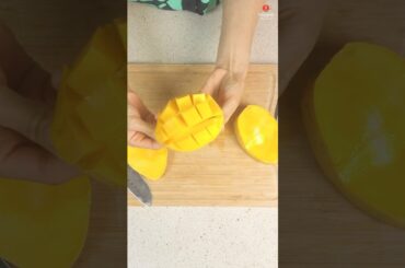 How to Make a Creamy Mango Smoothie #healthy #mango #smoothie #recipe #viralshort #fyp #kitchen