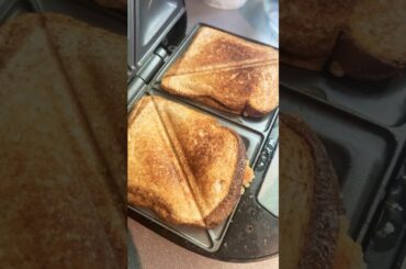 EASY SEMOLINA/ SOOJI TOAST #trending #youtubeshorts #ytshorts #easyrecipe #food #snacks #bread #try