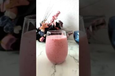 #strawberry #smoothie #recipe #easyrecipe #food #shorts #healthy #fit #healthylifestyle #delicious