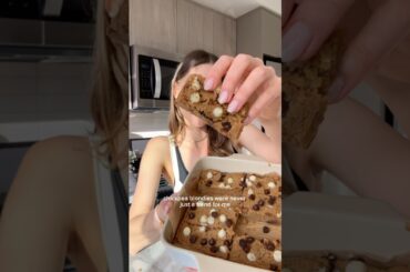 Viral High-Protein Chickpea Blondies Recipe #healthyrecipes #highprotein #plantbasedrecipes