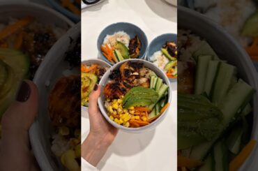 The perfect healthy sushi bowl for picky eaters (chicken salmon or tofu) full recipe below