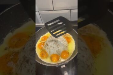 What’s that big egg in the middle? #eggs #food #healthy #breakfast