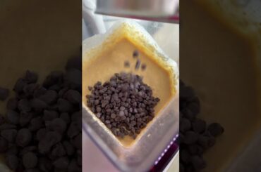 Chickpea blondies #healthyrecipes #healthybaking #blondies #chickpeas