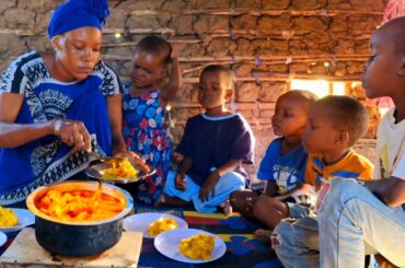 African Village Life//Quick & Healthy Dinner Recipes with African Mom,Mashed potatoes with BeefCurry