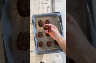 Making date snickers #asmr #dates #snickers #healthy #snacks