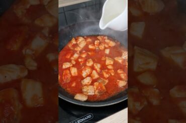 Quick and healthy dinner! Salmon with pasta and sauce! Amazing recipe