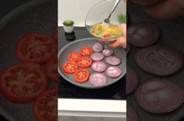 How to Cook Eggs with Tomatoes and Cheese for Breakfast. Tomatoes. Onion.Eggs.