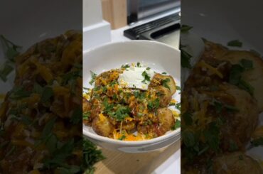 Chilli loaded potatoes are a MUST! #healthydinner #dinnerideas #healthyrecipes