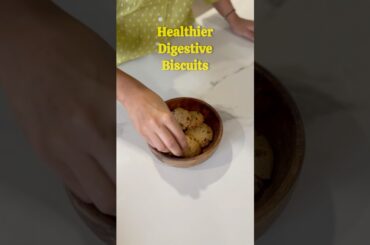 Healthier digestive biscuits! #healthyrecipes #healthybaking #cookies #egglessbaking