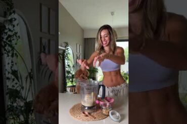 Healthy protein smoothie: ready in under 5 mins #shorts