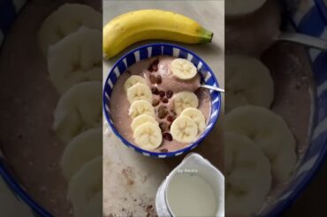 Smoothie Bowl | Banana, Oats, Almonds -Perfect Breakfast Treat! #spice&stories #spice&storiesbyawara