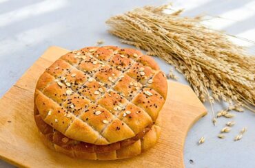 Wanna Have a HEALTHY Breakfast? Try This Oatmeal Bread Recipe