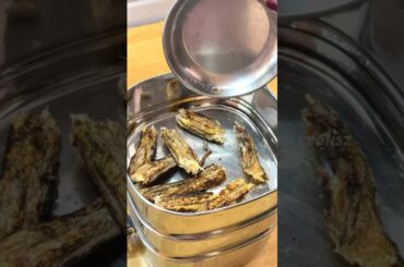 Lunch Recipe: Ice Biriyani n karuvade n fruit #shortsfeed #lunchboxideas #lunchbox